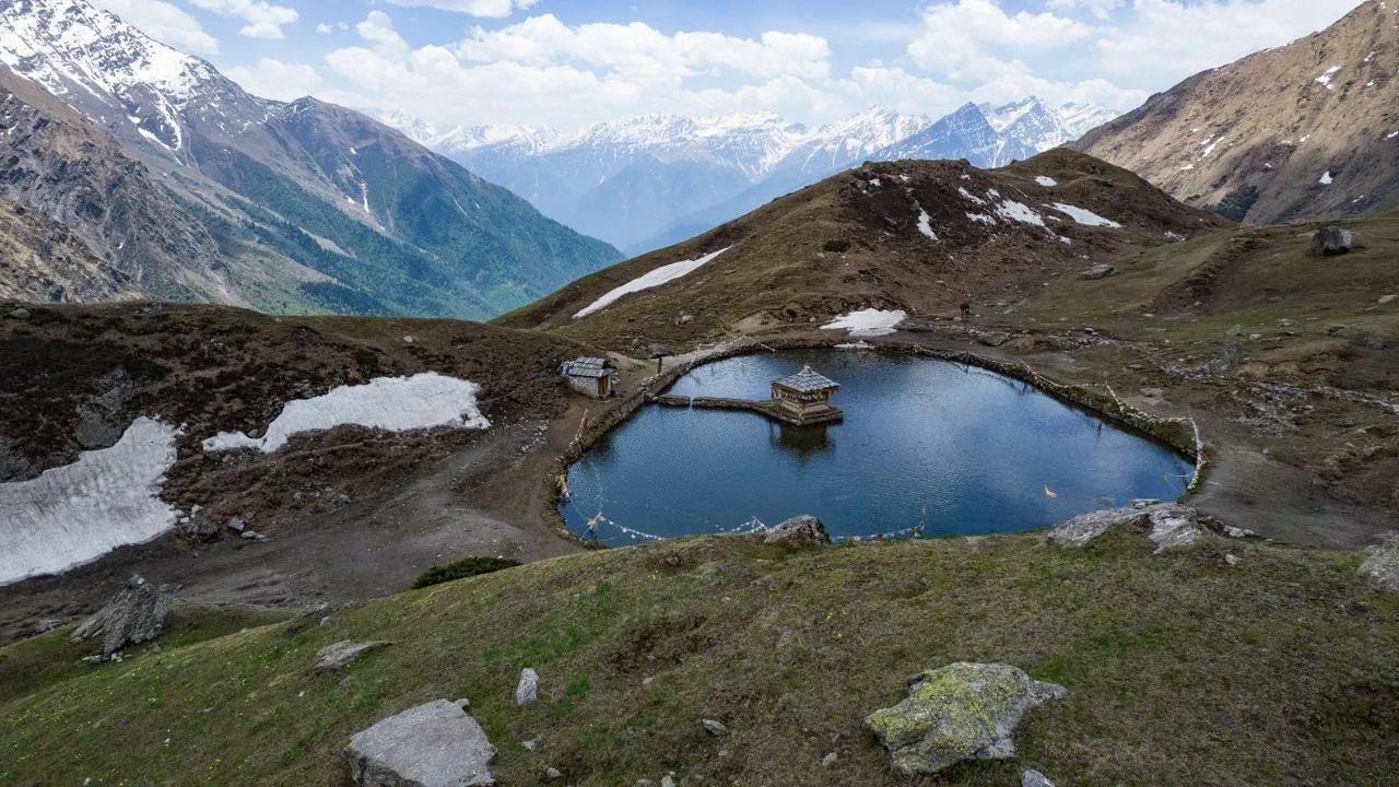 Yulla Kanda Trek, Hidden Himalayan Gem in Himachal Pradesh